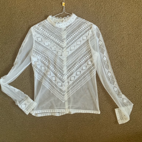 Sheer lace vintage inspired blouse - Picture 2 of 3